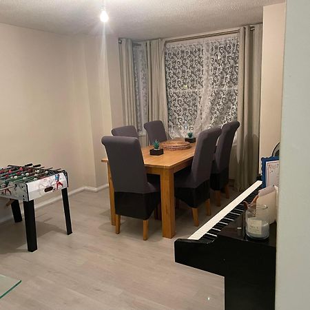 Cozy Private Room In A Beautiful Accommodation Close To Орпингтън Екстериор снимка